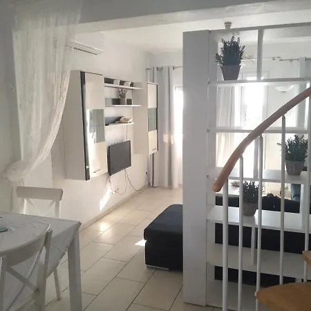 Sea Paradise - Seaside & Private Jacuzzi Apartment *